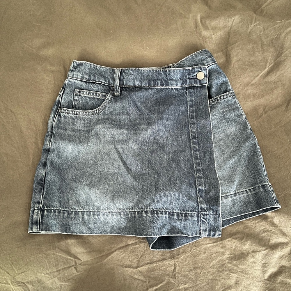 UNIQLO denim mini skort